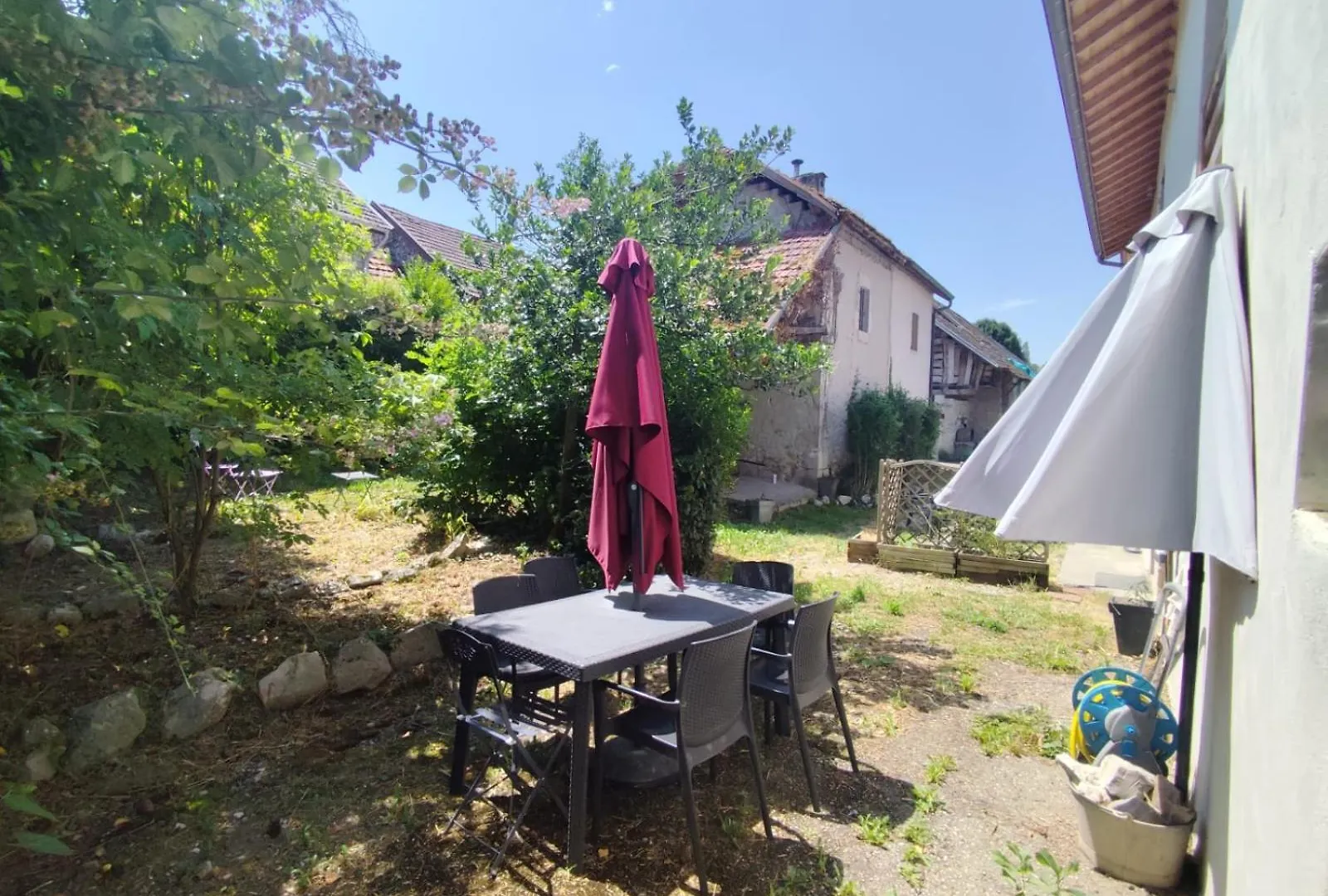 Jongieux Charmante Maison Avec Jardin Au Coeur Du Vignoble Savoyard